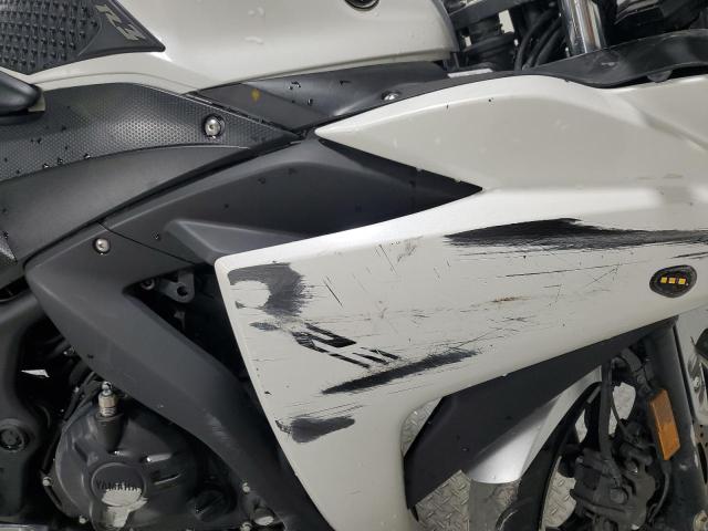 MH3RH15Y3JK003938 - 2018 YAMAHA YZFR3 A WHITE photo 11