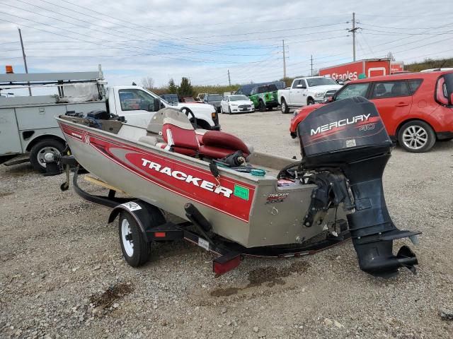 BUJ28482A303 - 2003 BASS TRACKER RED photo 3
