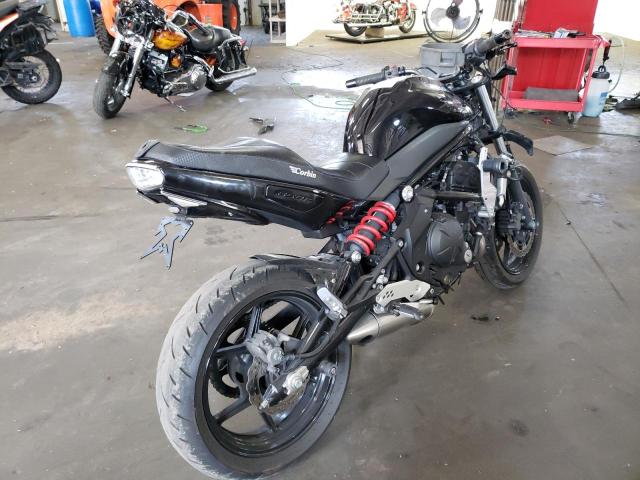 JKAEXEC1XADA48776 - 2010 KAWASAKI EX650 C 黑色 照片 4