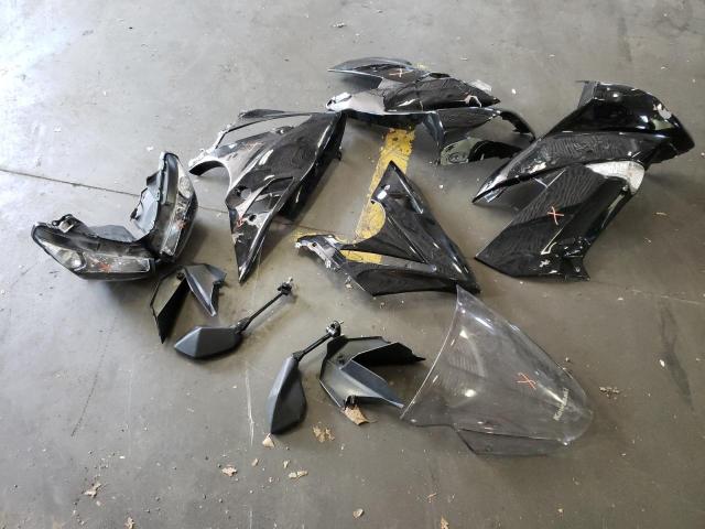 JKAEXEC1XADA48776 - 2010 KAWASAKI EX650 C 黑色 照片 9