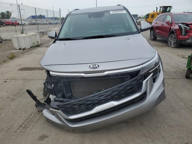 KNDERCAA3M7123826 - 2021 KIA SELTOS EX GRAY photo 5