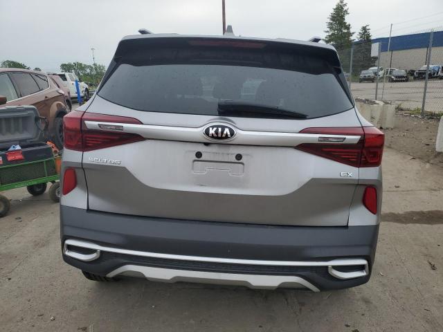 KNDERCAA3M7123826 - 2021 KIA SELTOS EX GRAY photo 6