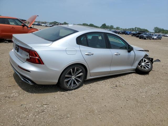 7JRL12TZ7NG162689 - 2022 VOLVO S60 B5 MOMENTUM SILVER photo 3