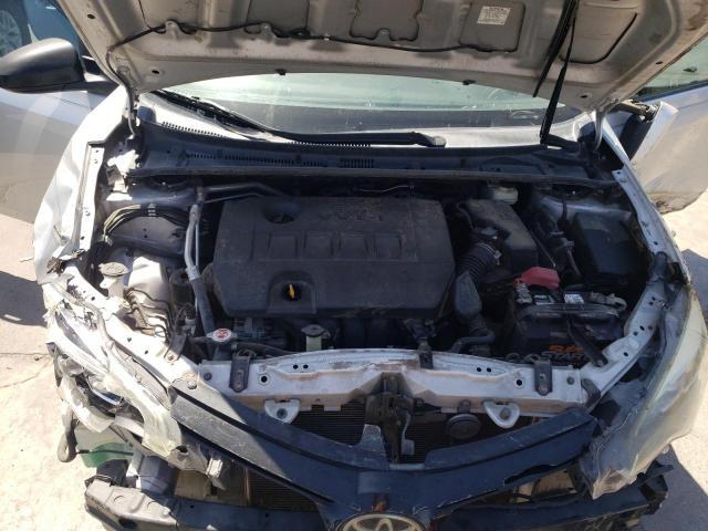 2T1BURHE1JC967192 - 2018 TOYOTA COROLLA L Сріблястий фото 11