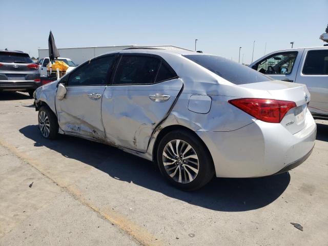 2T1BURHE1JC967192 - 2018 TOYOTA COROLLA L Сріблястий фото 2