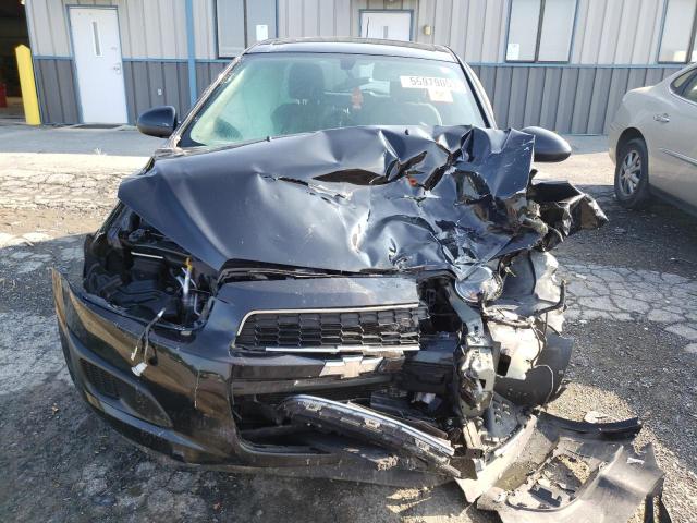 1G1JA6SG0F4102648 - 2015 CHEVROLET SONIC LS შავი ფოტო 5