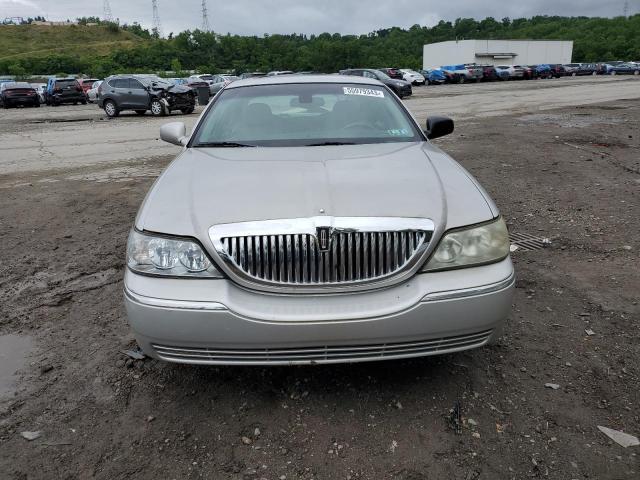 1LNHM82W03Y676490 - 2003 LINCOLN TOWN CAR SIGNATURE SILVER photo 5