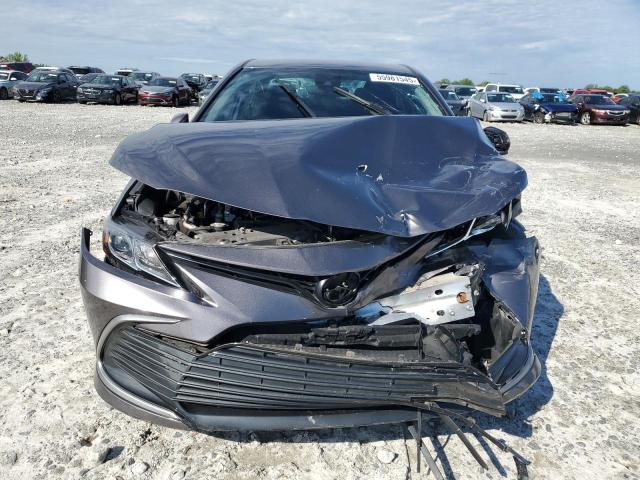 4T1C11AKXMU601796 - 2021 TOYOTA CAMRY LE GRAY photo 5
