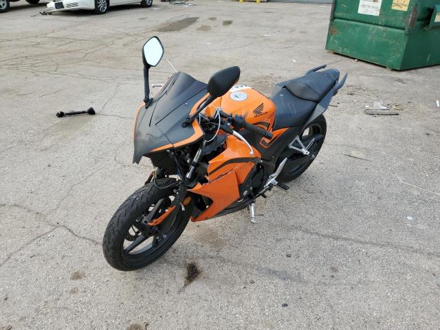 MLHNC5101G5200050 - 2016 HONDA CBR300 R ORANGE photo 2