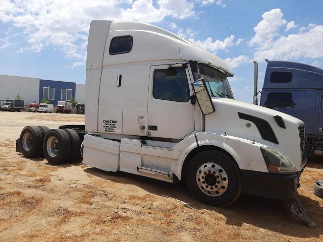 4V4NC9TG88N499868 - 2008 VOLVO VN VNL WHITE photo 1