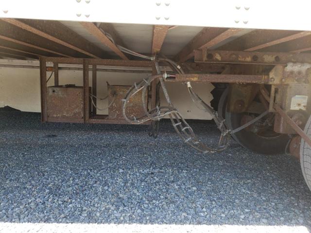 1UYVS25387P162301 - 2007 UTILITY UTILITY TWO TONE photo 5