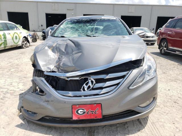 5NPEC4AC9DH795961 - 2013 HYUNDAI SONATA SE SILVER photo 5