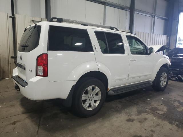 5N1AR18W25C748923 - 2005 NISSAN PATHFINDER LE WHITE photo 3