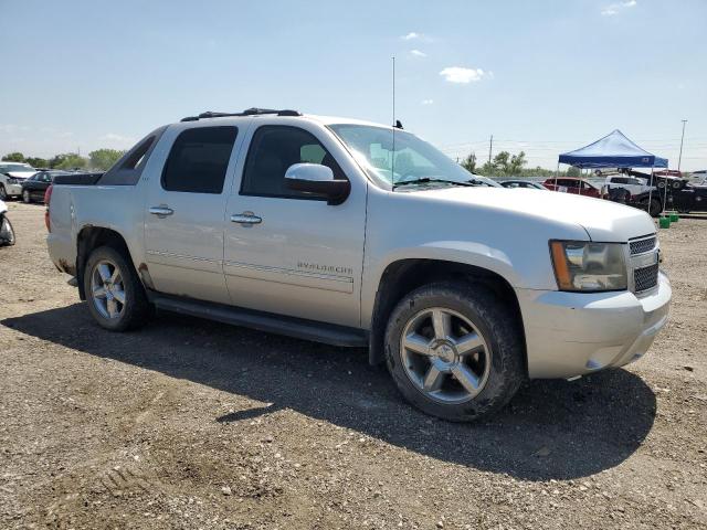 3GNTKGE32BG144450 - 2011 CHEVROLET AVALANCHE LTZ SILVER photo 4