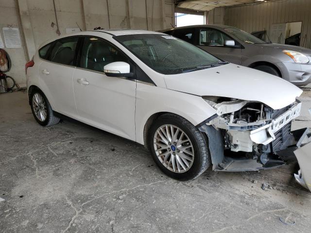 1FAHP3M21CL433010 - 2012 FORD FOCUS SEL WHITE photo 4