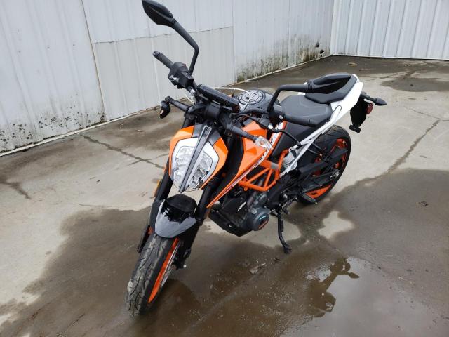 MD2JPJ400JC270226 - 2018 KTM 390 DUKE ORANGE photo 2