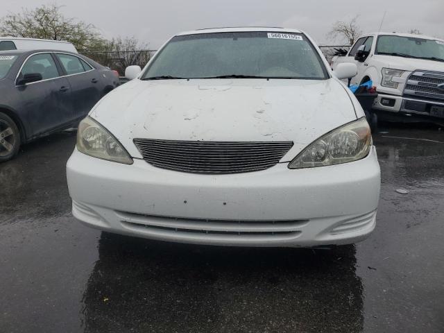 4T1BF32K32U032214 - 2002 TOYOTA CAMRY LE WHITE photo 5