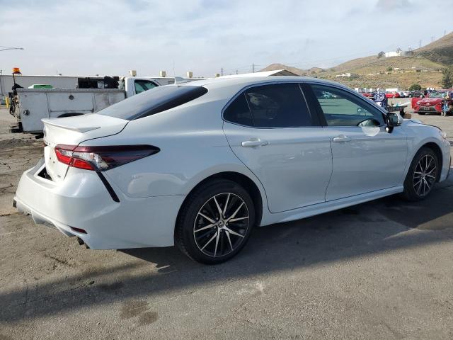 4T1G11AK7RU214681 - 2024 TOYOTA CAMRY SE NIGHT SHADE WHITE photo 3