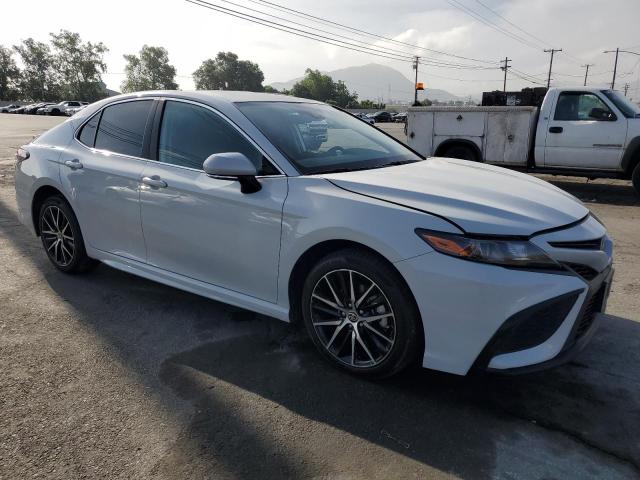 4T1G11AK7RU214681 - 2024 TOYOTA CAMRY SE NIGHT SHADE WHITE photo 4