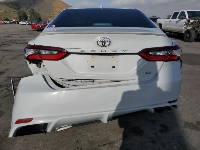 4T1G11AK7RU214681 - 2024 TOYOTA CAMRY SE NIGHT SHADE WHITE photo 6