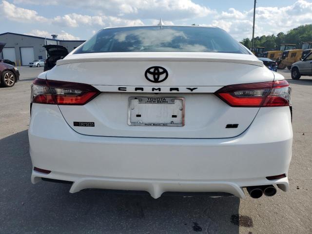 4T1T11AK3PU724389 - 2023 TOYOTA CAMRY SE NIGHT SHADE WHITE photo 6