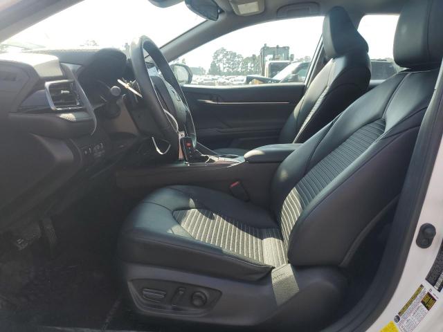 4T1T11AK3PU724389 - 2023 TOYOTA CAMRY SE NIGHT SHADE WHITE photo 7