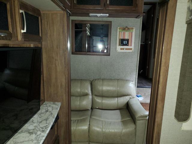 4YDF34124H2504475 - 2017 KEYSTONE COUGAR TAN photo 5