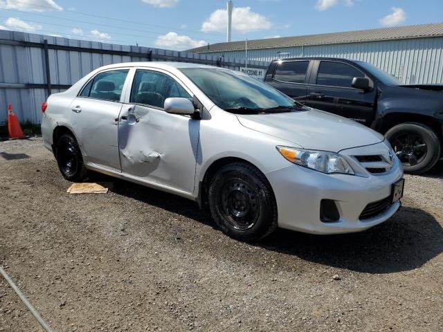 2T1BU4EEXDC005758 - 2013 TOYOTA COROLLA BASE SILVER photo 4