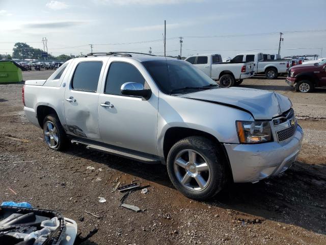 3GNMCEE09DG161471 - 2013 CHEVROLET AVALANCHE LS SILVER photo 4