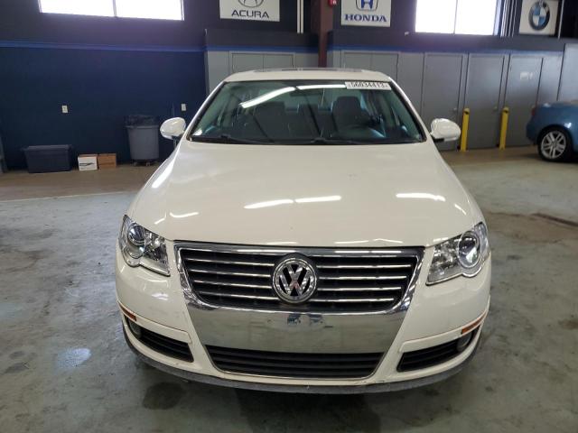 WVWAK73C57P143718 - 2007 VOLKSWAGEN PASSAT 2.0T WHITE photo 5