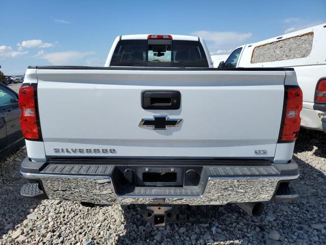 1GC4K0CY6JF239323 - 2018 CHEVROLET SILVERADO K3500 LTZ WHITE photo 6