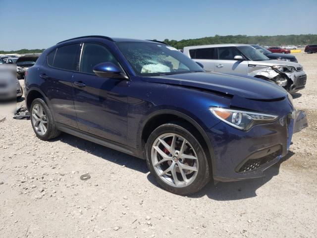 ZASFAKNN4J7C00239 - 2018 ALFA ROMEO STELVIO TI SPORT BLUE photo 4