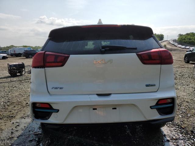 KNDCC3LG6N5161137 - 2022 KIA NIRO S WHITE photo 6