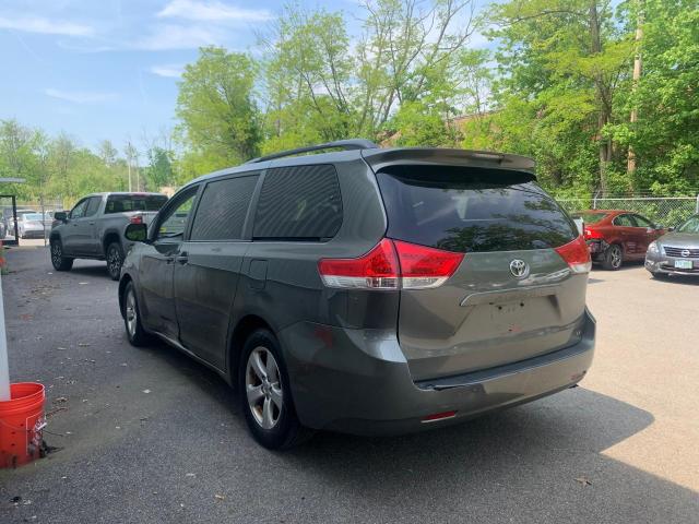 5TDKK3DC6DS332780 - 2013 TOYOTA SIENNA LE GRAY photo 5