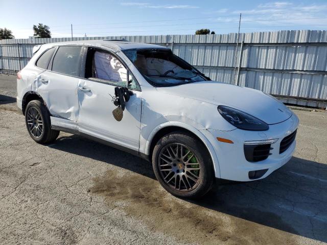 WP1AA2A29HKA90731 - 2017 PORSCHE CAYENNE WHITE photo 4