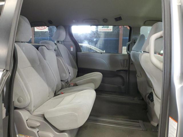 5TDKZ3DC7JS916208 - 2018 TOYOTA SIENNA LE SILVER photo 11