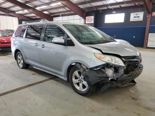 5TDKZ3DC7JS916208 - 2018 TOYOTA SIENNA LE SILVER photo 4