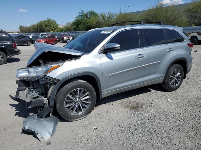 5TDJZRFH4JS556919 - 2018 TOYOTA HIGHLANDER SE SILVER photo 1