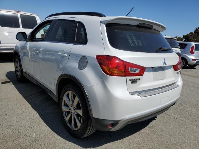 4A4AP5AU7DE016437 - 2013 MITSUBISHI OUTLANDER LE WHITE photo 2