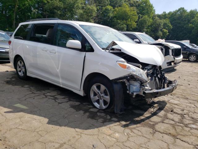 5TDKZ3DC3JS905612 - 2018 TOYOTA SIENNA LE WHITE photo 4