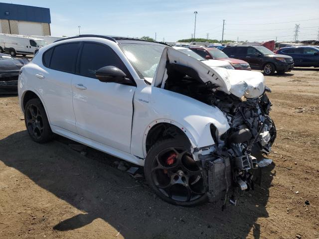 ZASPAKBN3N7D47666 - 2022 ALFA ROMEO STELVIO TI WHITE photo 4