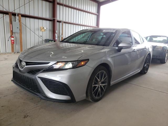 4T1S11AK9NU668502 - 2022 TOYOTA CAMRY SE NIGHT SHADE SILVER photo 1