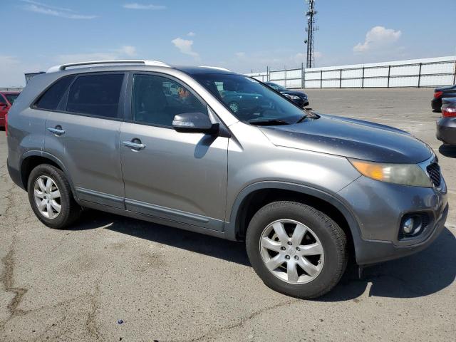 5XYKT4A17BG049918 - 2011 KIA SORENTO BASE GRAY photo 4