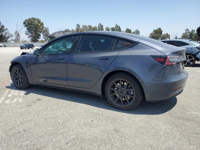 5YJ3E1EA0PF395217 - 2023 TESLA MODEL 3 灰色 照片 2
