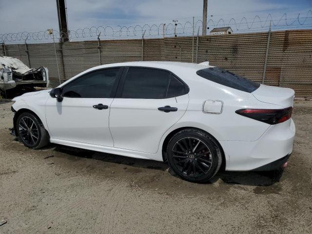 4T1G31AK1PU600553 - 2023 TOYOTA CAMRY SE NIGHT SHADE WHITE photo 2
