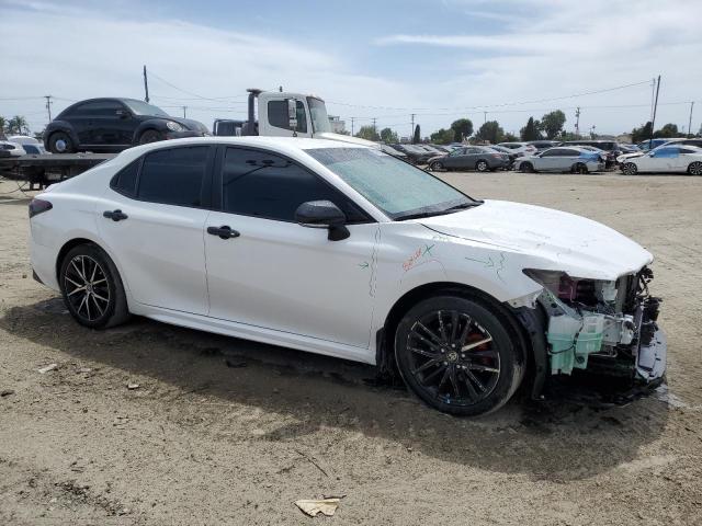 4T1G31AK1PU600553 - 2023 TOYOTA CAMRY SE NIGHT SHADE WHITE photo 4