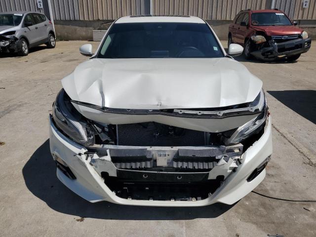 1N4BL4EW3KC130205 - 2019 NISSAN ALTIMA SL WHITE photo 5