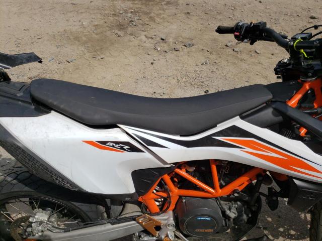 VBKLSV405LM780555 - 2020 KTM 690 SMC R WHITE photo 6