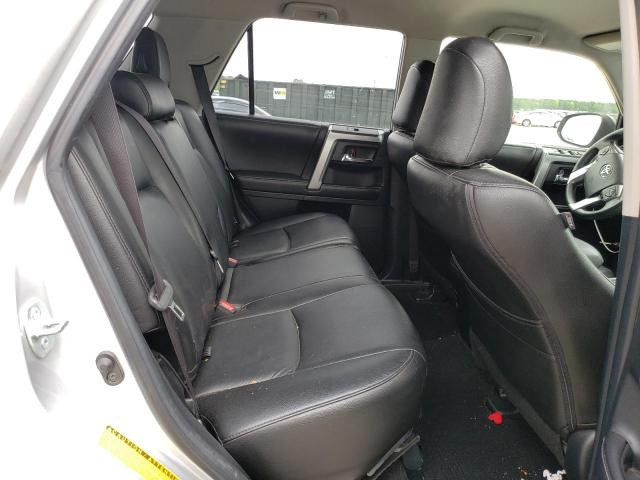 JTEBU5JR5G5381571 - 2016 TOYOTA 4RUNNER SR5/SR5 PREMIUM 银色 照片 11