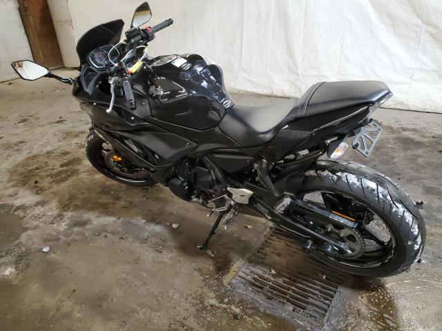 JKAEXEJ10HDA01687 - 2017 KAWASAKI EX650 J შავი ფოტო 3